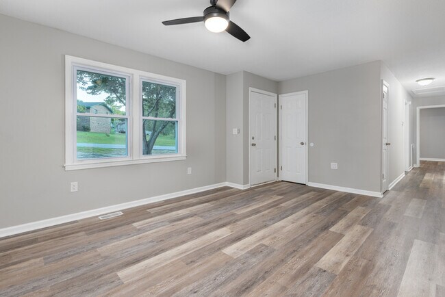 Building Photo - 216 Cross Hill Rd