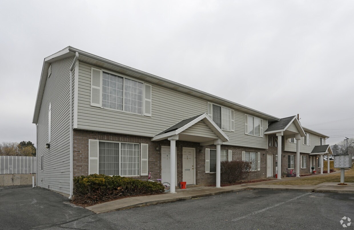 Primary Photo - Falcon Estates Apartments & Townhomes