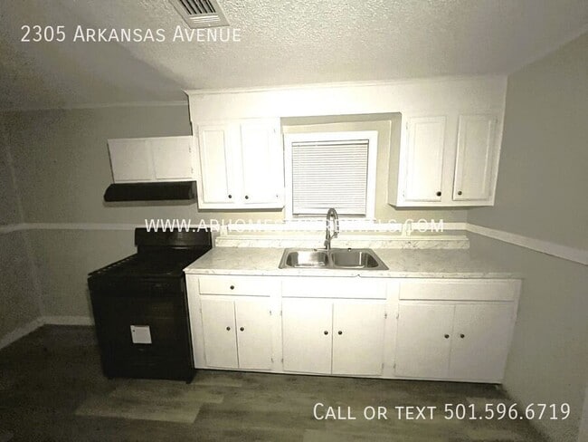 Building Photo - 2305 Arkansas Ave