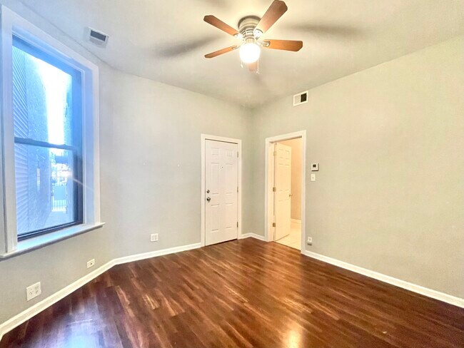 Foto del edificio - 2747 W Armitage Ave