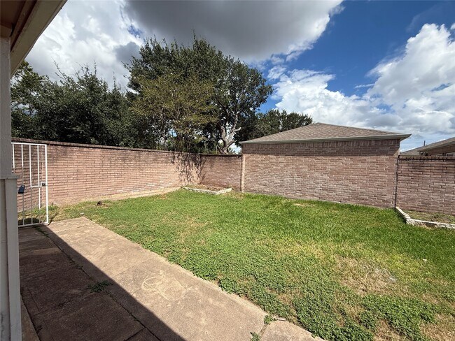 Foto del edificio - 16103 Camino Del Sol Dr