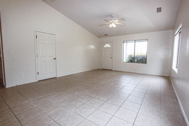 Foto del edificio - 8135 E Ashley Dr