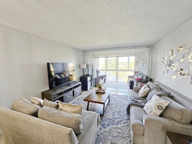 Foto del edificio - 7807 Golf Cir Dr