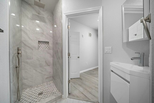 Building Photo - 624 Avenue H