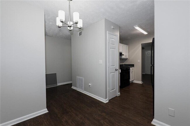 Building Photo - 7215 Crestside Dr
