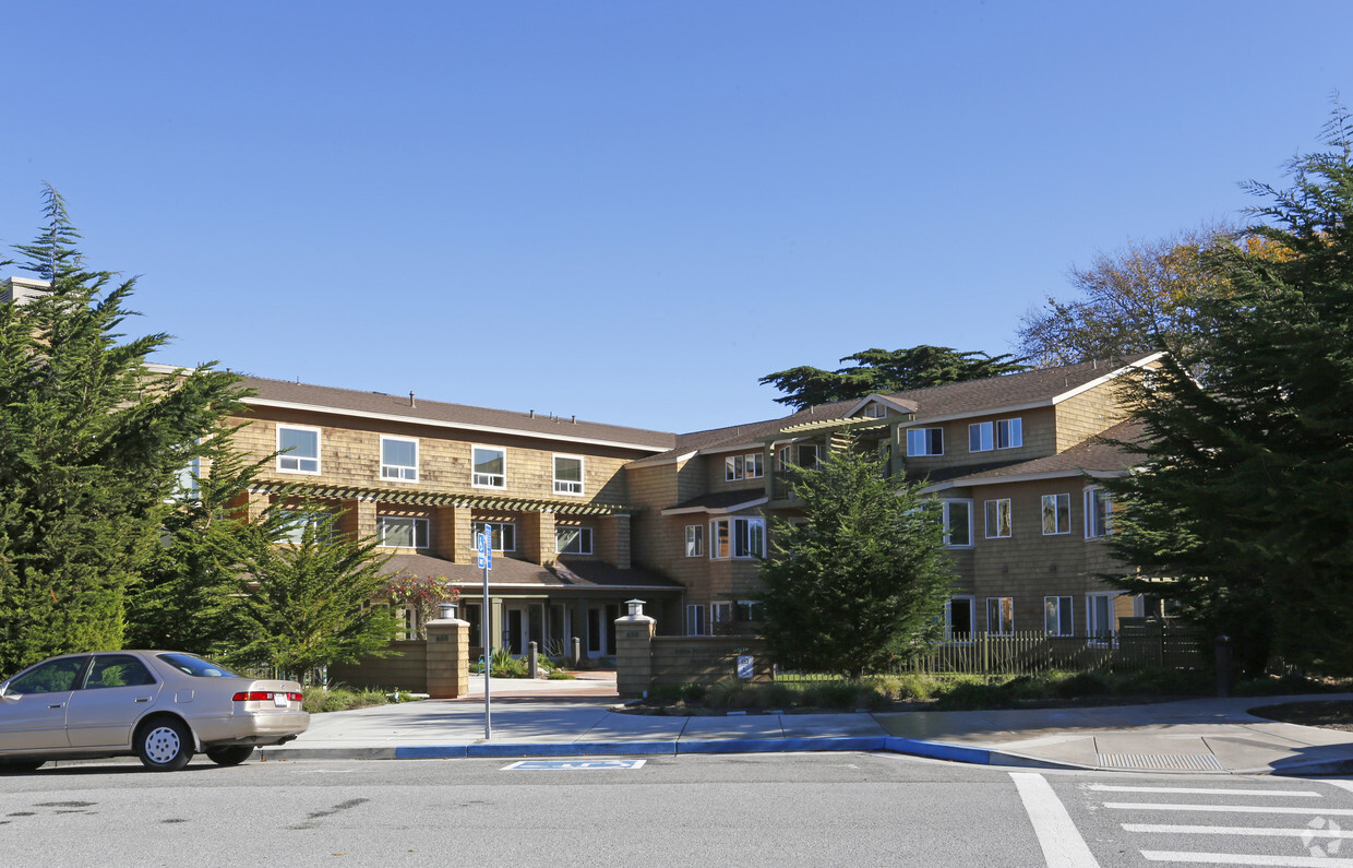 Building Photo - Vista Point Apartments