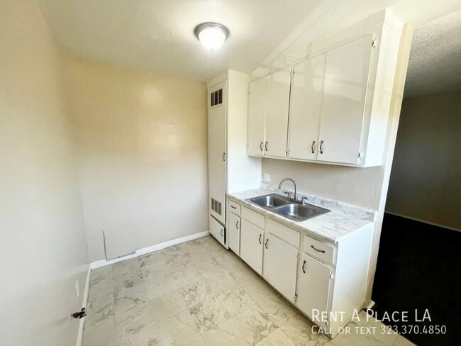 Building Photo - 3829 Wall St