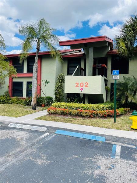 Foto del edificio - 202 Lake Pointe Dr