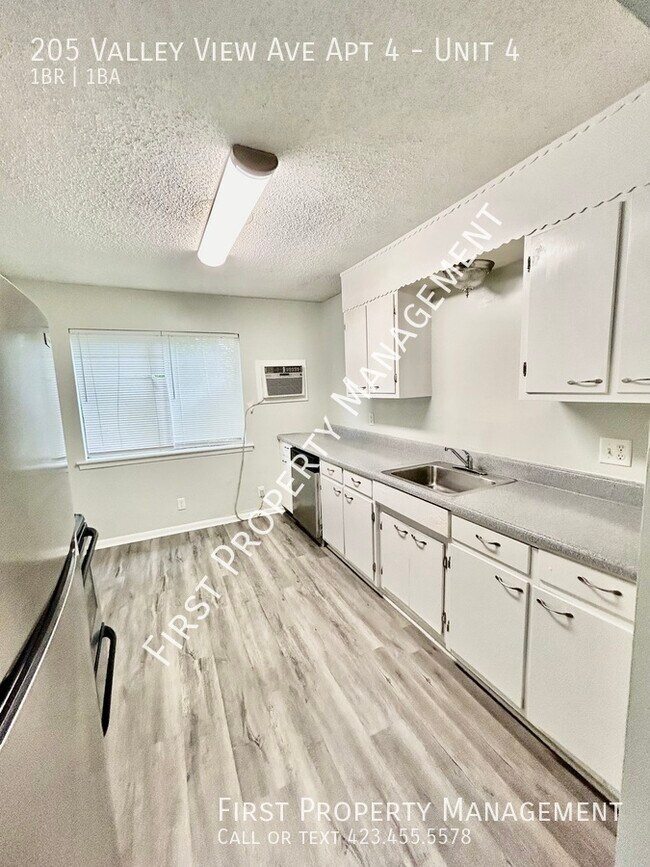 205 Valley View Ave Unit 4, Red Bank, TN 37415 Room for Rent in Red