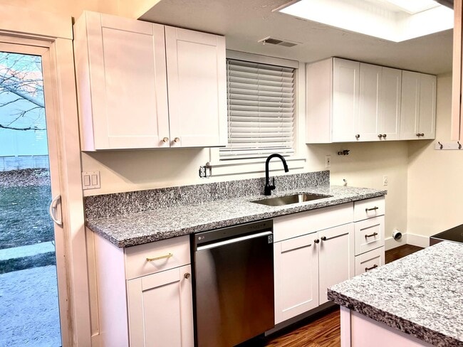 Photo - 331 N 100 W Townhome