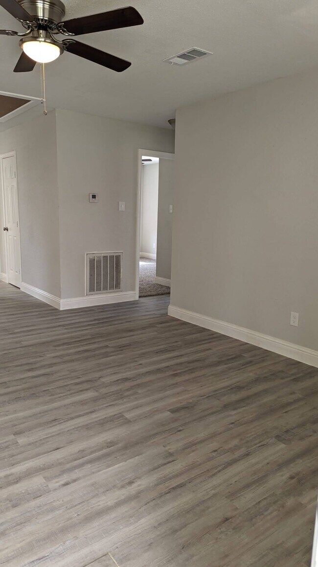 Foto del edificio - 9814 Thorn St