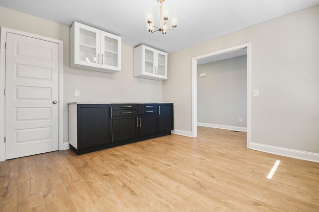 Building Photo - Pet Friendly Four Bedroom!