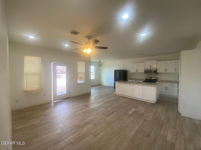 Building Photo - 14429 Teichelkamp Dr