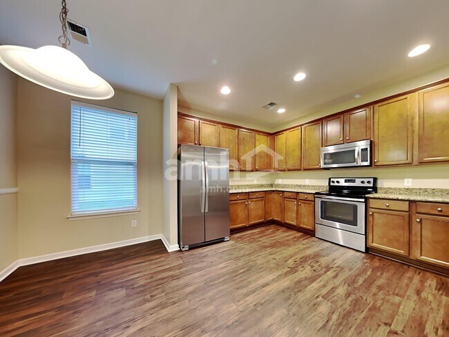 Foto del edificio - 195 Meadow Wood Rd