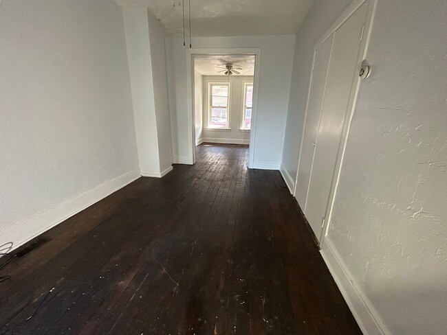 Building Photo - Available now!  Large 5 bedroom home in Yo...