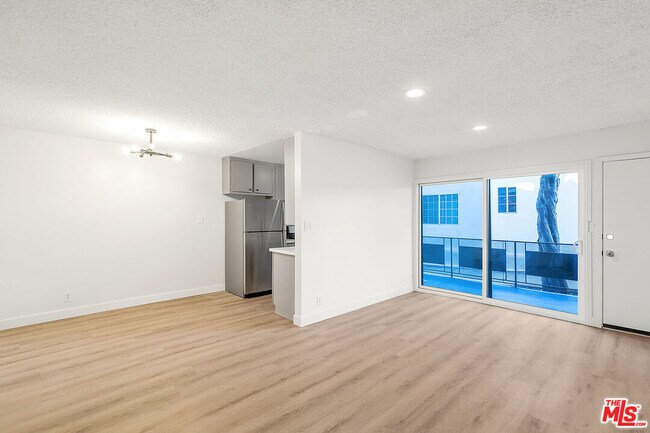 Foto del edificio - 4711 Beverly Blvd