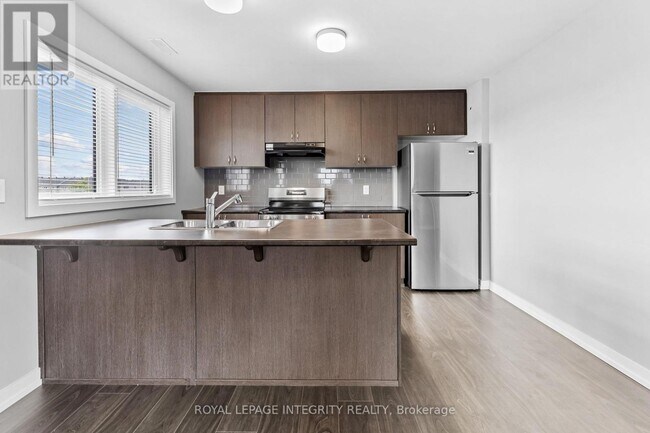 Photo du bâtiment - 871 Décoeur Dr.