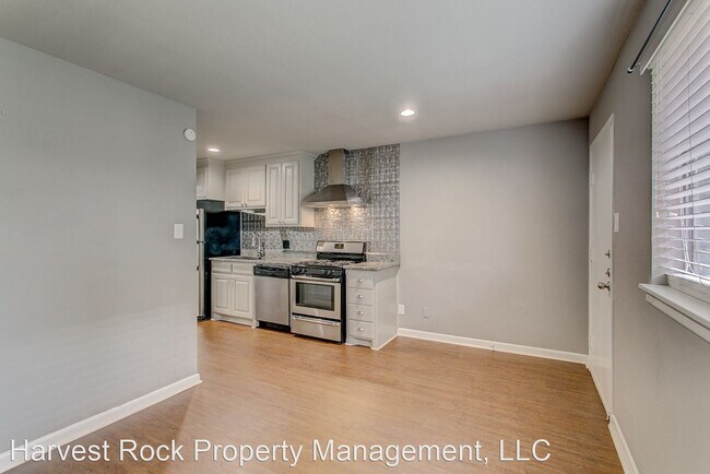 Building Photo - 3125 S University Dr