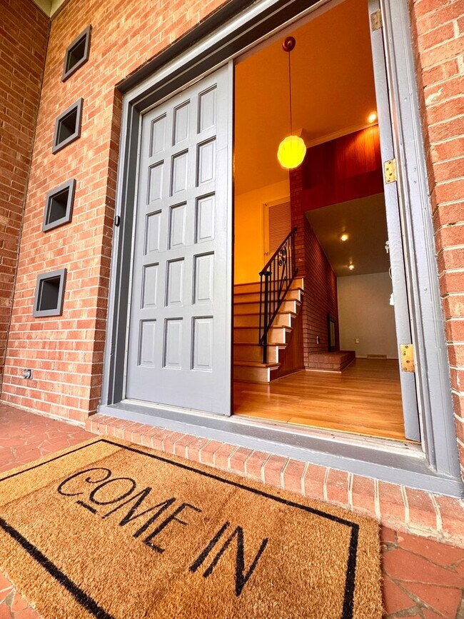 Foto del edificio - 4 Bedroom Jamestown Beauty!
