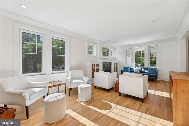 Foto del edificio - 3903 Legation St NW