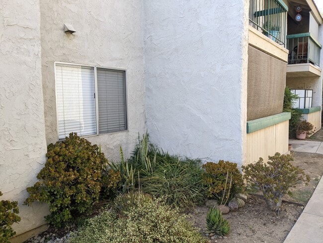 Foto del edificio - 12710 Lakeshore Dr