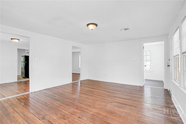 Foto del edificio - 906 E 39th St