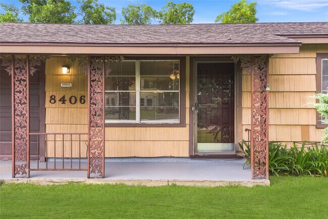 Foto del edificio - 8406 Highcrest Dr