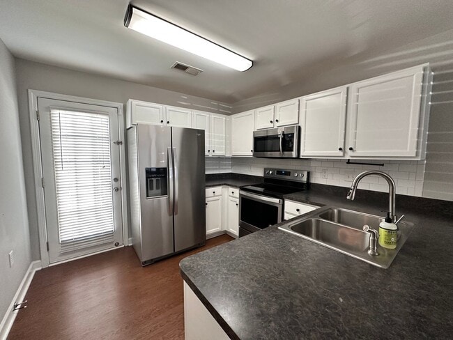 Building Photo - Exclusively Offered By Muse Realty Rentals...