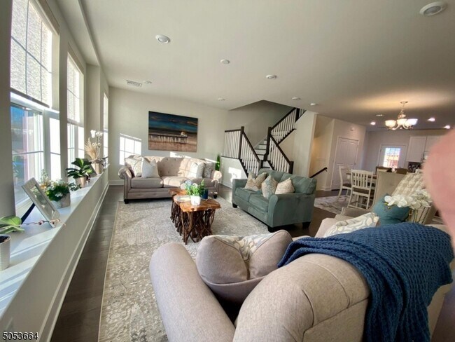 Building Photo - 10 Colgate Dr