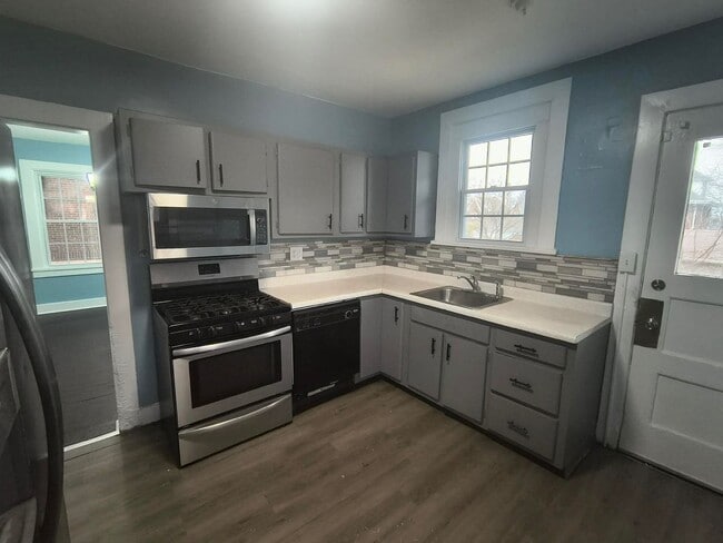 3 bedroom 1 bathroom house for rent in Duquesne! - 3 bedroom 1 bathroom house for rent in Duquesne!