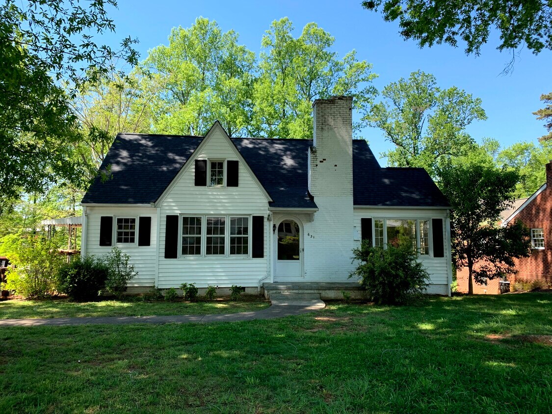 631 Country Club Dr, Burlington, NC 27215 House Rental in Burlington