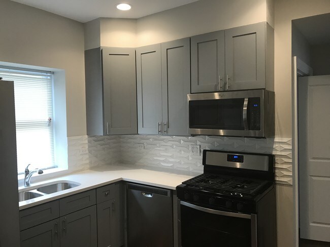 Foto del edificio - 4730 N Albany Ave