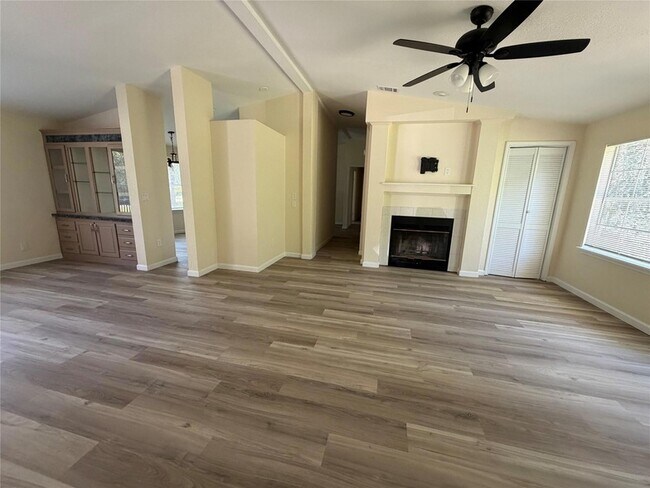 Building Photo - 236 Live Oak Dr