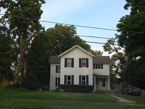 Building Photo - 10906 Woodstock St