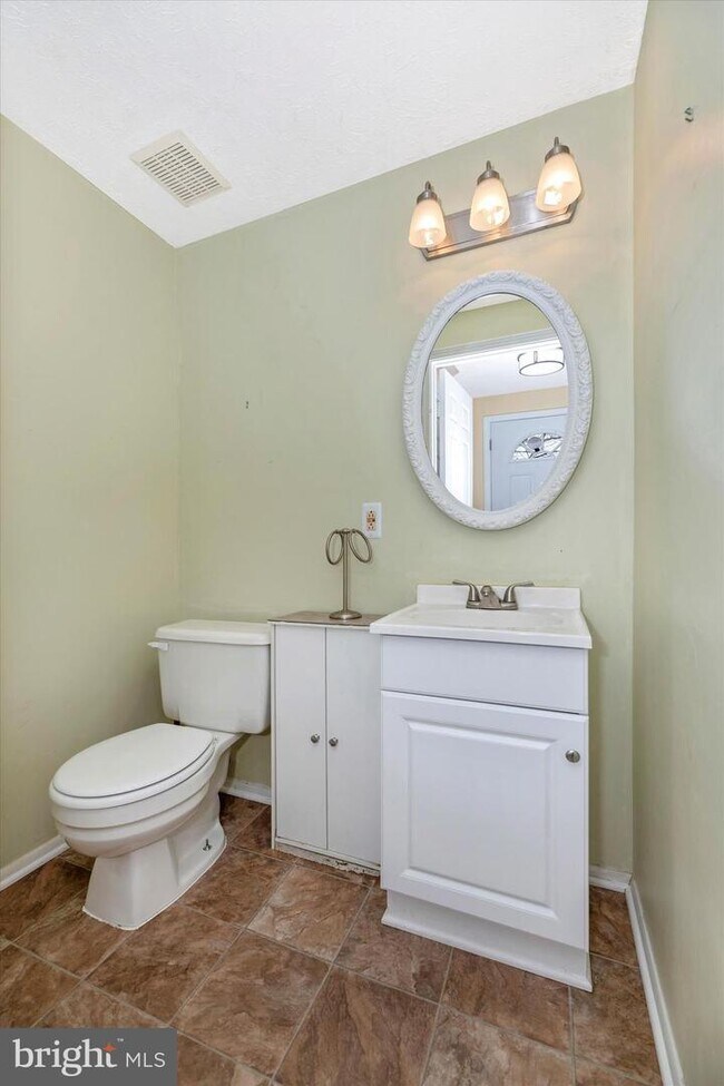 Building Photo - 6840 Farmbrook Ct