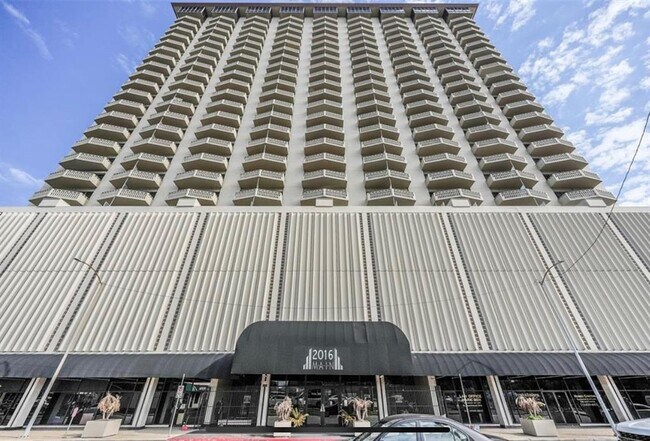 Building Photo - 2016 Main St