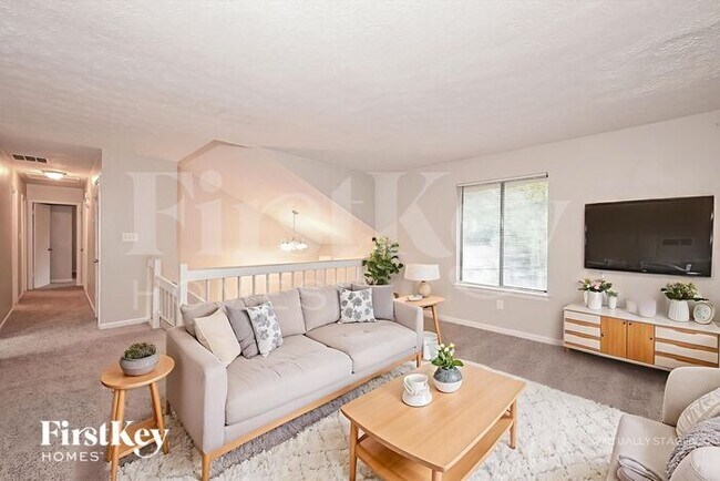 Foto del edificio - 3393 Hollow Tree Dr