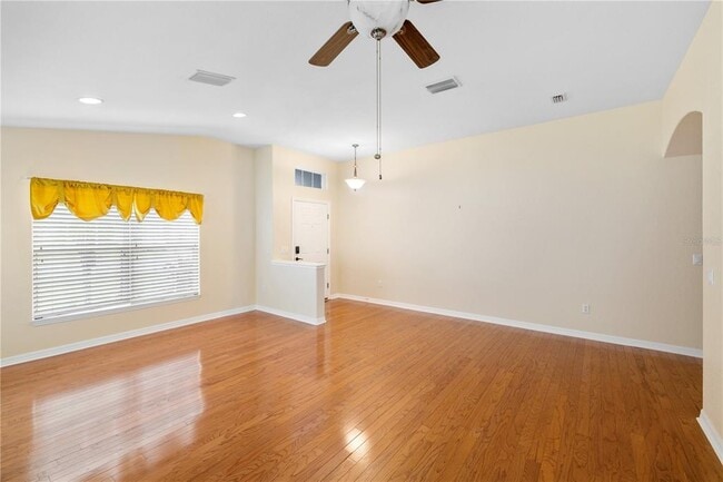 Building Photo - 1556 Scarlett Ave