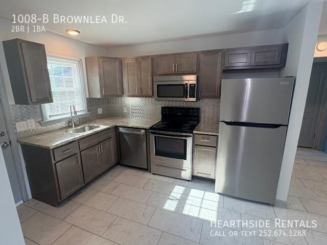 Foto del edificio - 1008-B Brownlea Dr.-