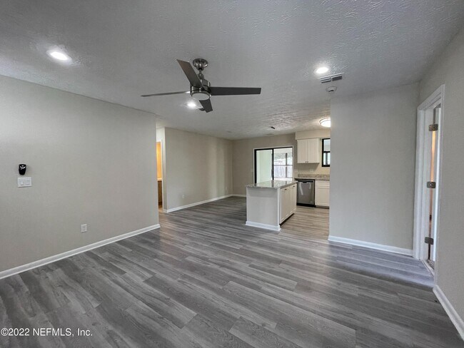 Foto del edificio - 614 Charles Carroll St