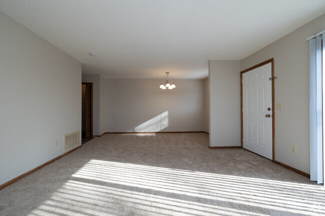 2BR, 1.5BA -900SF - Living Room - Shagbark