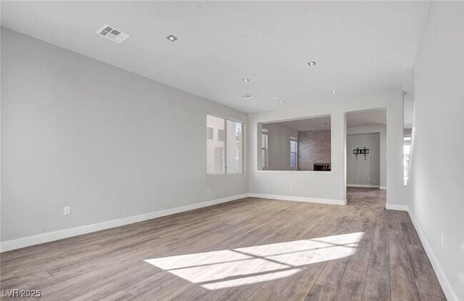 Foto del edificio - 9412 Warm Waters Ave