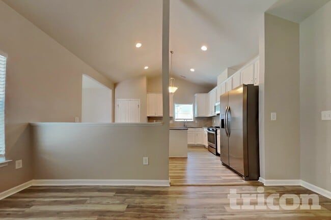 Building Photo - 156 Lakemont Dr