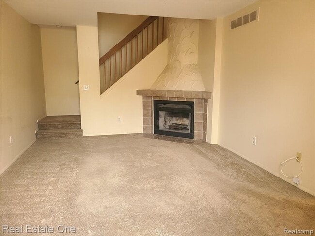 Building Photo - 38872 Country Cir