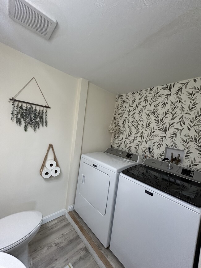 Washer and dryer view - 19D Sigourney St