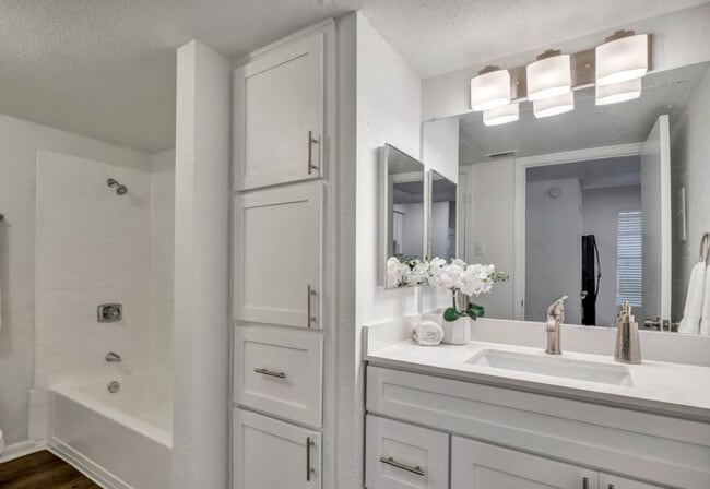 Building Photo - Alara North Burnet