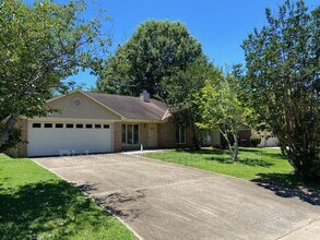 Building Photo - 7405 Cedar Creek Loop