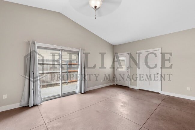 Building Photo - 4809 N Hillside Ct