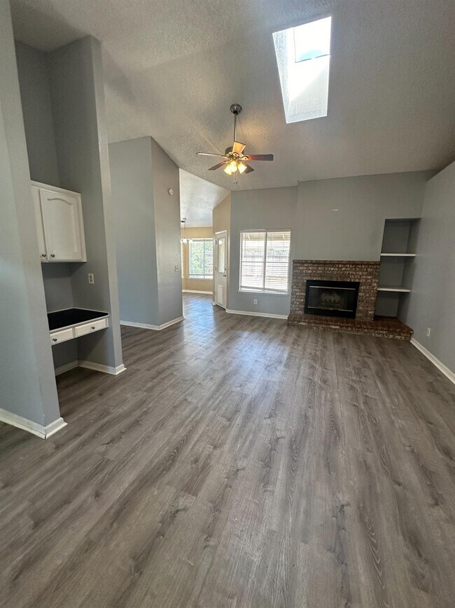 Building Photo - 1526 E Niles Ave