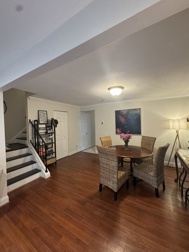 Building Photo - 5637 Independence Cir